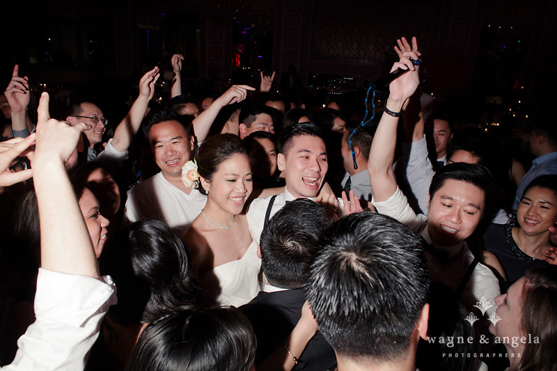 wedding crowd pictures
